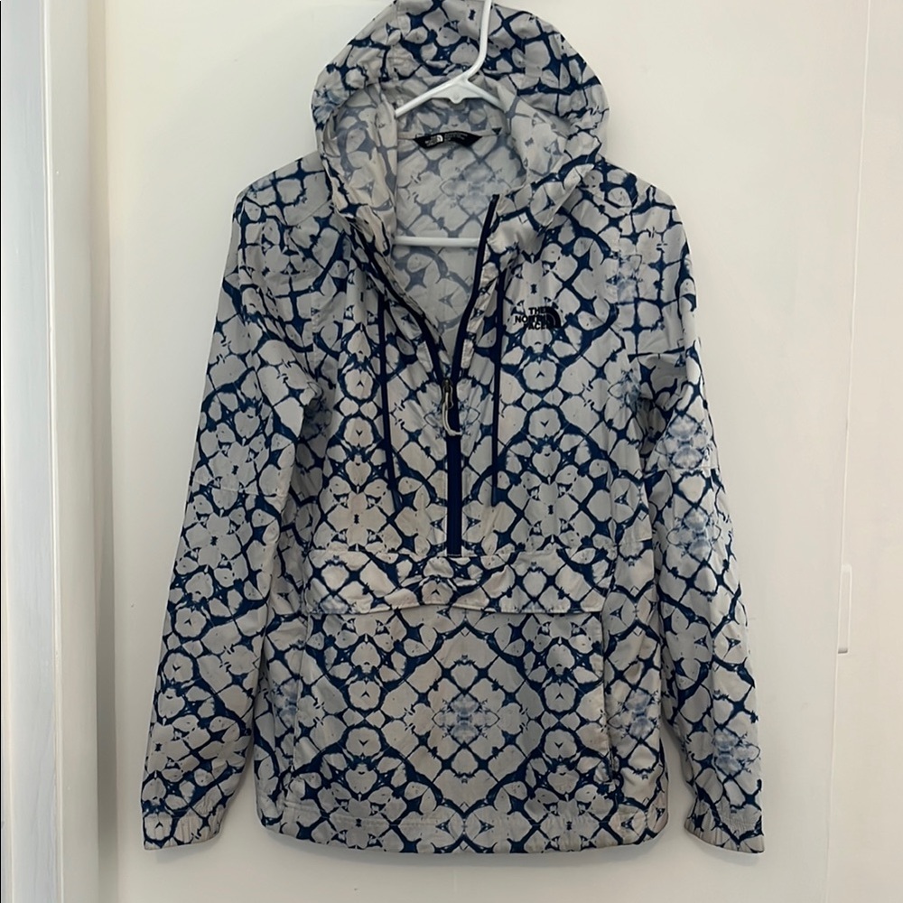 The North Face wind shirt women’s M